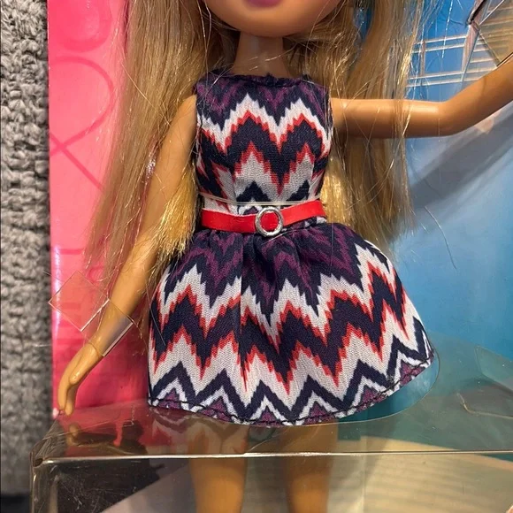 Bratz Fianna Doll - 2012 - Picture 5 of 15